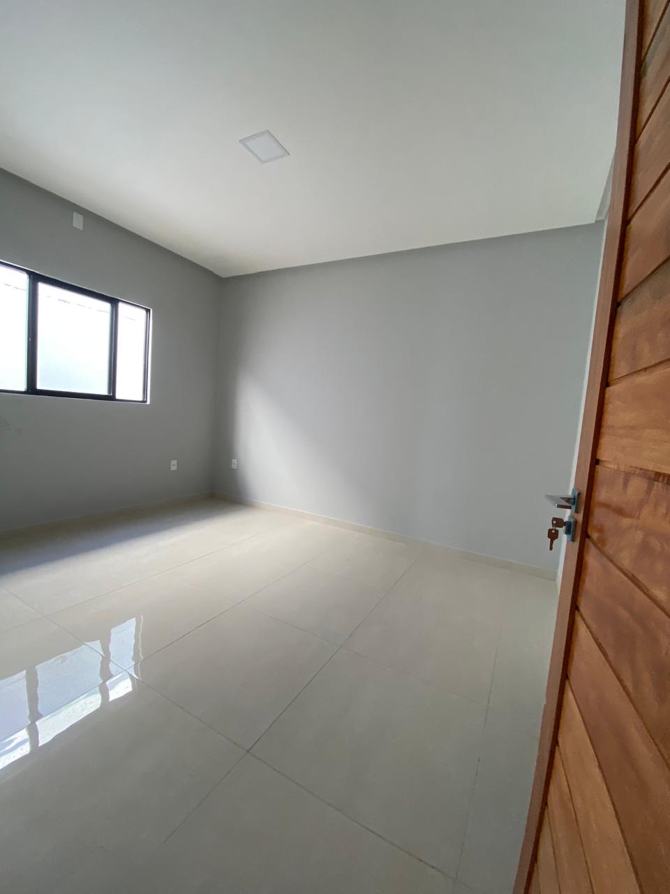 Vendo casa com 3 quartos sendo 2 suites