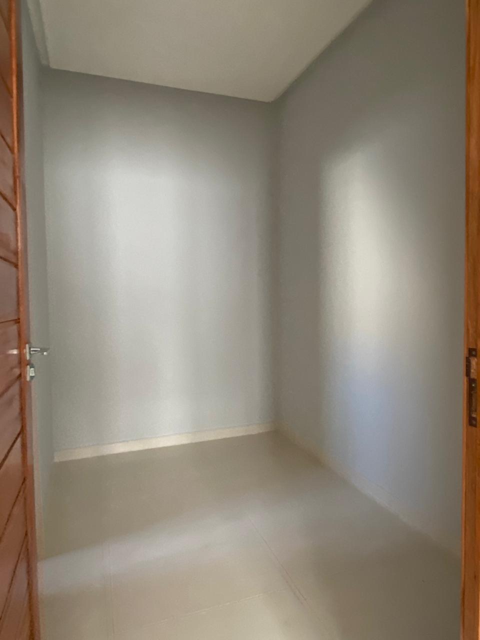 Vendo casa com 3 quartos sendo 2 suites