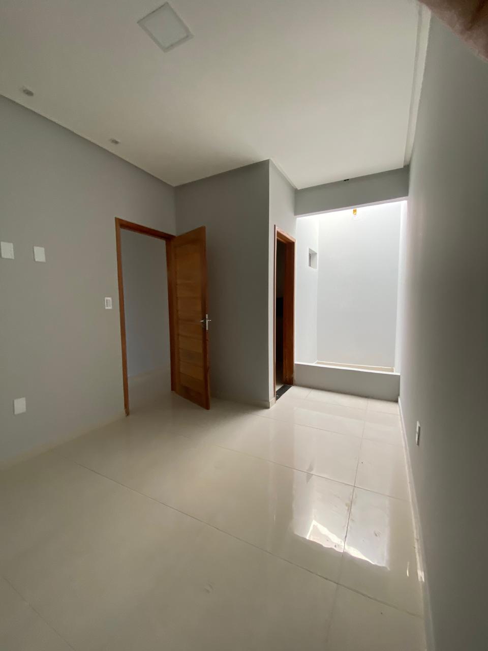 Vendo casa com 3 quartos sendo 2 suites